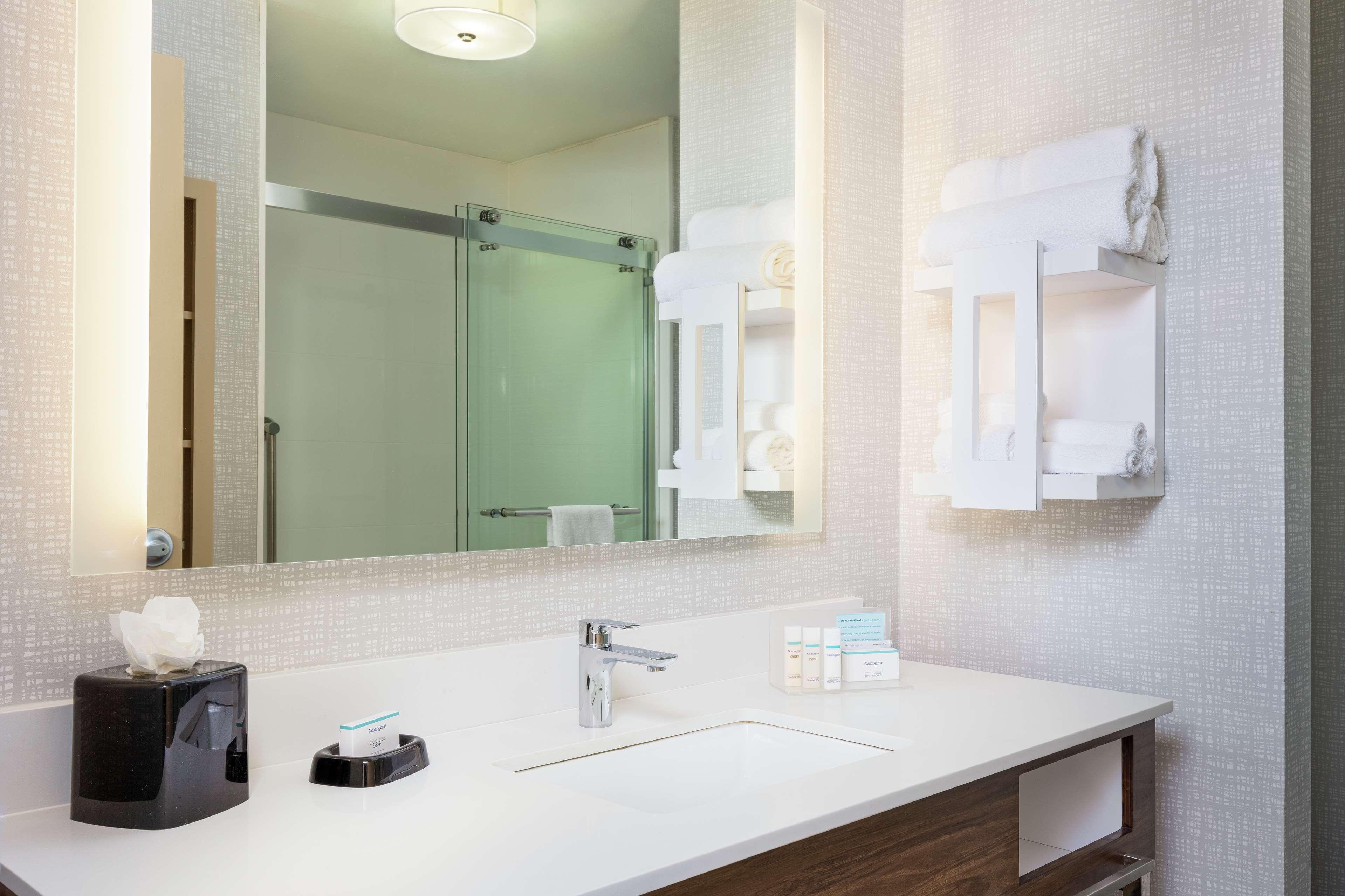 Newly Renovated Hampton Inn Omaha West Lakeside Екстер'єр фото