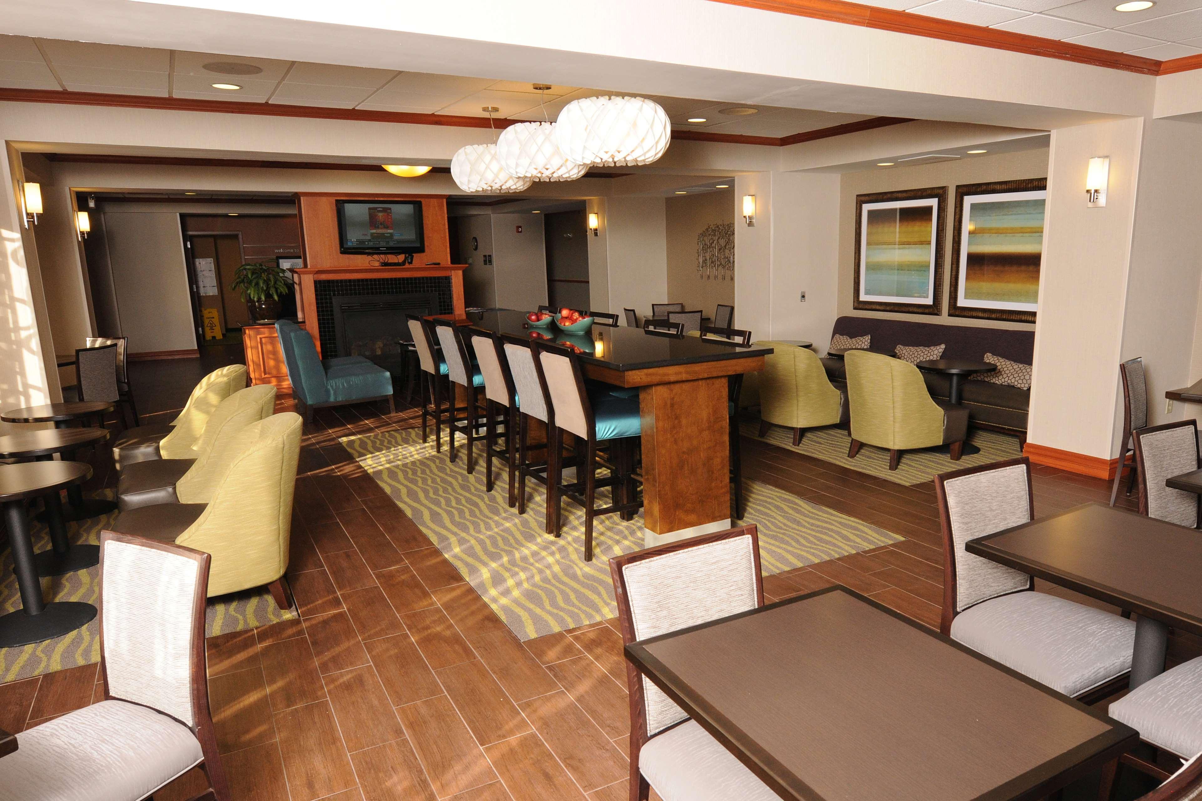 Newly Renovated Hampton Inn Omaha West Lakeside Екстер'єр фото