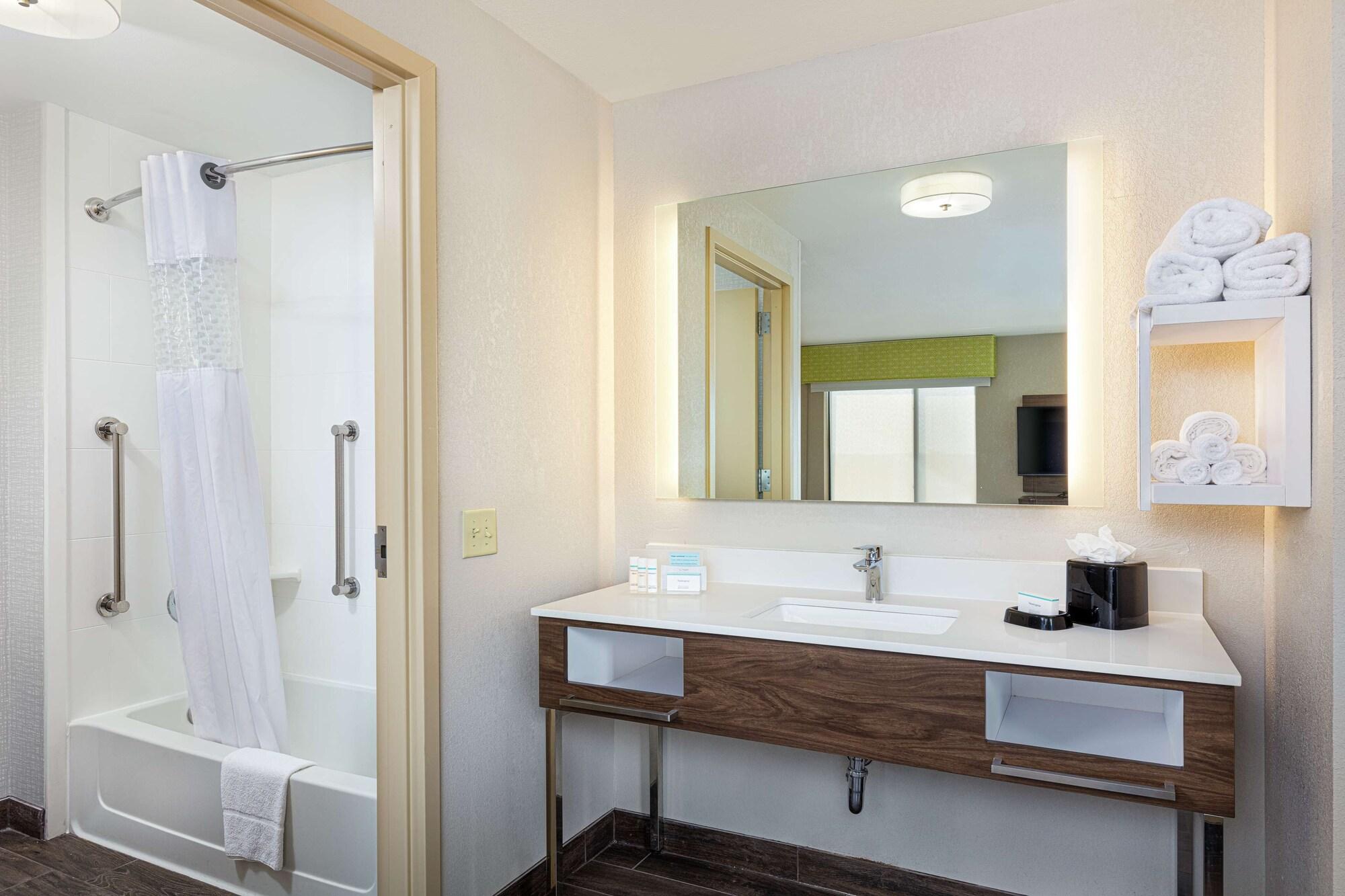 Newly Renovated Hampton Inn Omaha West Lakeside Екстер'єр фото